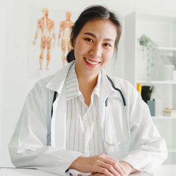 Chị Ngọc Hoa, bác sĩ tư vấn mua bảo hiểm PTI